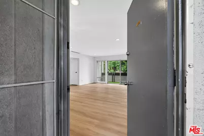 8601 International Ave #122, Canoga Park, CA 91304 - Photo 2