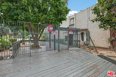 8601 International Ave #122, Canoga Park, CA 91304 - Photo 34