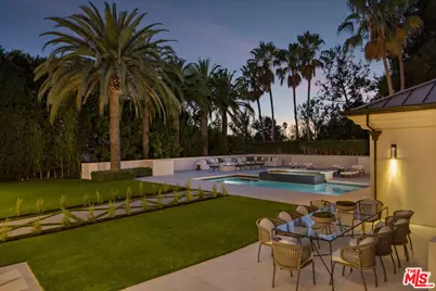 917 N Crescent Dr, Beverly Hills, CA 90210 - Photo 24