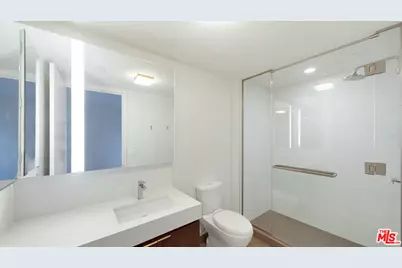 1755 Ocean Ave #303, Santa Monica, CA 90401 - Photo 24