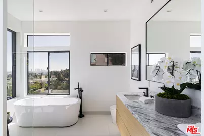 7866 Fareholm Dr, Los Angeles, CA 90046 - Photo 14