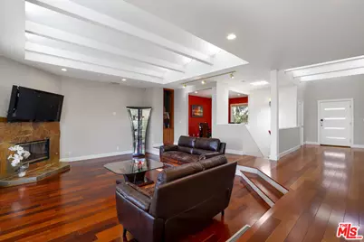 5045 Calatrana Dr, Woodland Hills, CA 91364 - Photo 8