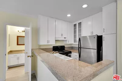 11645 Montana Ave #323, Los Angeles, CA 90049 - Photo 30