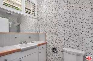 260 N Bundy Dr, Los Angeles, CA 90049 - Photo 32