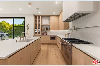 11746 La Maida St, Valley Village, CA 91607 - Photo 8
