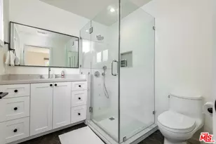 527 S Bentley Ave, Los Angeles, CA 90049 - Photo 26