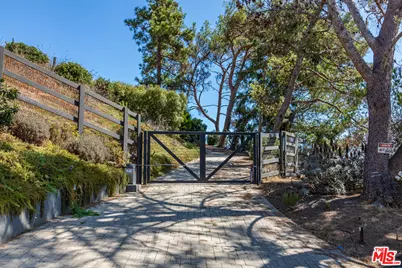 22105 Carbon Mesa Rd, Malibu, CA 90265 - Photo 8