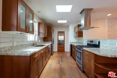 22750 Clarendon St, Woodland Hills, CA 91367 - Photo 8