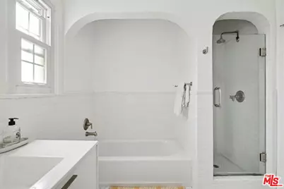 1330 Hauser Blvd, Los Angeles, CA 90019 - Photo 20