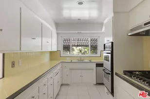 15508 Royal Ridge Rd, Sherman Oaks, CA 91403 - Photo 12