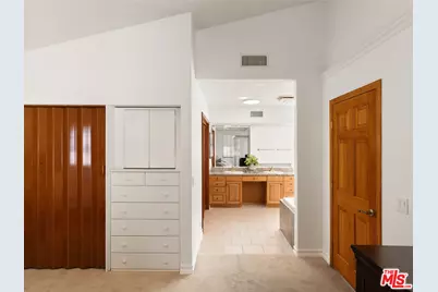 22780 Macfarlane Dr, Woodland Hills, CA 91364 - Photo 18
