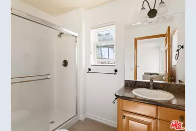 22780 Macfarlane Dr, Woodland Hills, CA 91364 - Photo 28