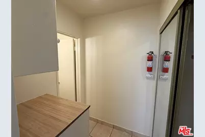 3674 Empire Dr, Los Angeles, CA 90034 - Photo 14
