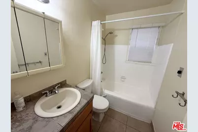 4253 S Centinela Ave, Los Angeles, CA 90066 - Photo 18