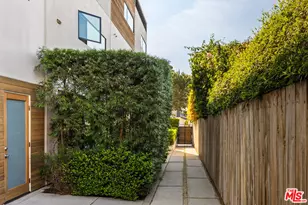 860 S Wilton Pl, Los Angeles, CA 90005 - Photo 2