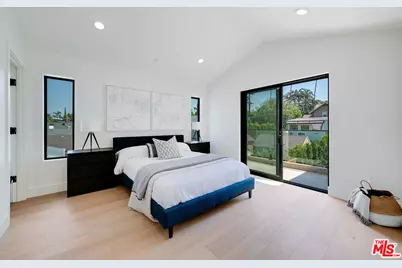 244 S Gramercy Pl, Los Angeles, CA 90004 - Photo 32