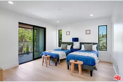 244 S Gramercy Pl, Los Angeles, CA 90004 - Photo 38