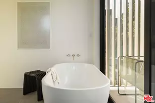 5208 Sanchez Dr, Los Angeles, CA 90008 - Photo 30