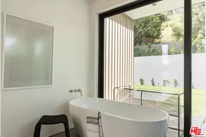 5208 Sanchez Dr, Los Angeles, CA 90008 - Photo 28