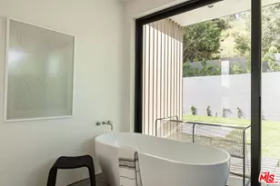 5208 Sanchez Dr, Los Angeles, CA 90008 - Photo 28
