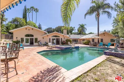 19717 Wells Dr, Woodland Hills, CA 91364 - Photo 1