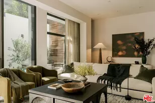 702 N Doheny Dr, West Hollywood, CA 90069 - Photo 2