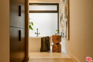 702 N Doheny Dr, West Hollywood, CA 90069 - Photo 4