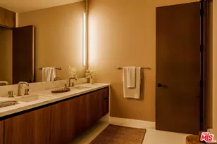 702 N Doheny Dr, West Hollywood, CA 90069 - Photo 4