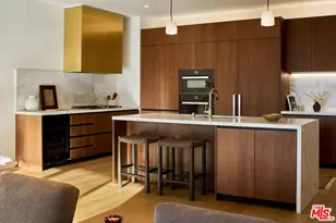 702 N Doheny Dr, West Hollywood, CA 90069 - Photo 2