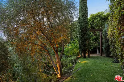 8241 Lincoln Ter, Los Angeles, CA 90069 - Photo 24