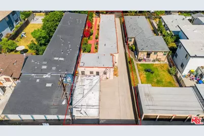 3427 S Bronson Ave, Los Angeles, CA 90018 - Photo 12