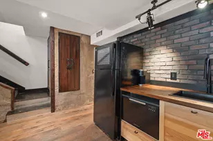 10926 Bluffside Dr, Studio City, CA 91604 - Photo 14