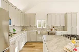 1026 S Windsor Blvd, Los Angeles, CA 90019 - Photo 22