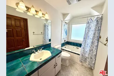 10827 Pacific View Dr, Malibu, CA 90265 - Photo 34