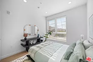 105 S Mariposa Ave, Los Angeles, CA 90004 - Photo 22