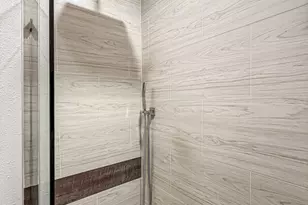 3025 Edgehill Dr, Los Angeles, CA 90018 - Photo 30