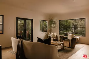 580 N Beachwood Dr, Los Angeles, CA 90004 - Photo 1