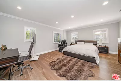 681 S Bronson Ave, Los Angeles, CA 90005 - Photo 16