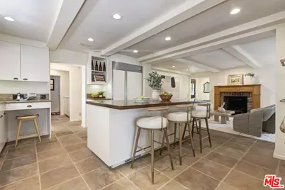 1701 Queens Ct, Los Angeles, CA 90069 - Photo 20