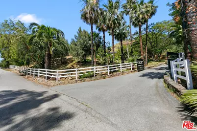 260 Loma Metisse Rd, Malibu, CA 90265 - Photo 2