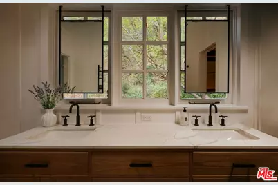 2015 Nichols Canyon Rd, Los Angeles, CA 90046 - Photo 14