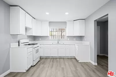 347 W 67th St, Los Angeles, CA 90003 - Photo 12