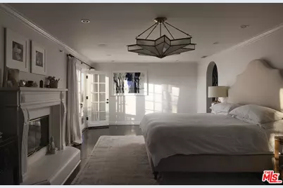 2558 Glendower Ave, Los Angeles, CA 90027 - Photo 18