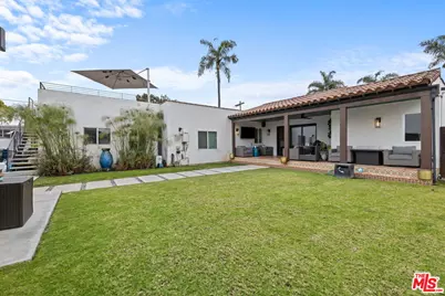 9232 S 8th Ave, Inglewood, CA 90305 - Photo 2