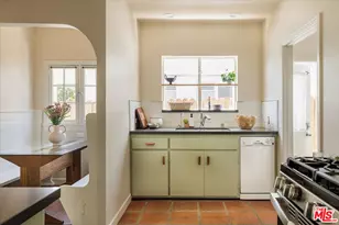 1961 Queensberry Rd, Pasadena, CA 91104 - Photo 12