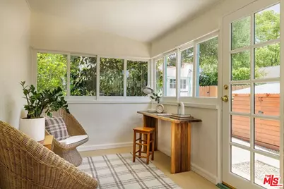 1961 Queensberry Rd, Pasadena, CA 91104 - Photo 16