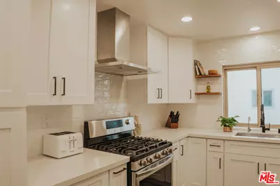 5257 Coldwater Canyon Ave #B, Sherman Oaks, CA 91401 - Photo 8