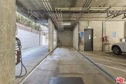 935 N Hudson Ave #401, Los Angeles, CA 90038 - Photo 20