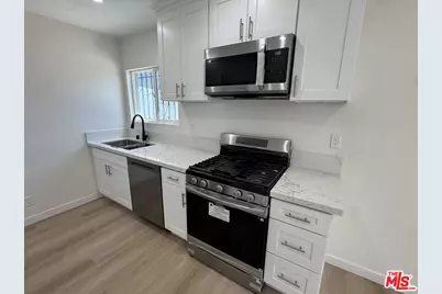 224 W 107th St, Los Angeles, CA 90003 - Photo 30