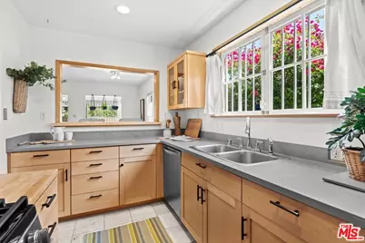 130 Wavecrest Ave, Venice, CA 90291 - Photo 8